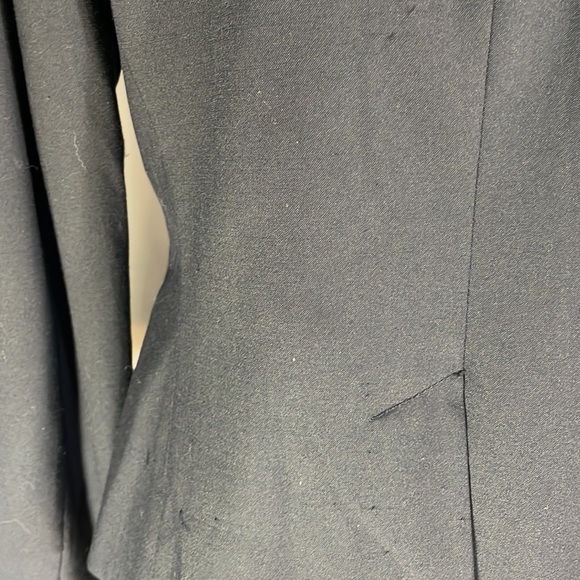Gap wool blend classic navy blazer.  Size 12.  Fully lined. - Picture 5 of 16